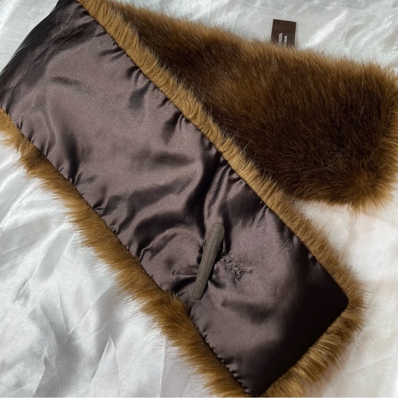 Danier Short Fur Pin Scarf - Picture 3 of 8